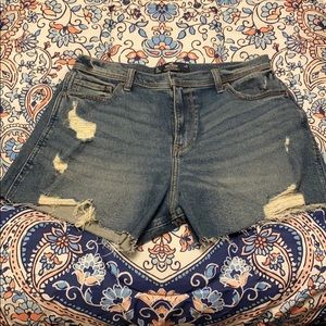 Women’s Hollister Shorts !